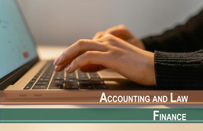 Personalized Pricing, Network Effects, and Commitment