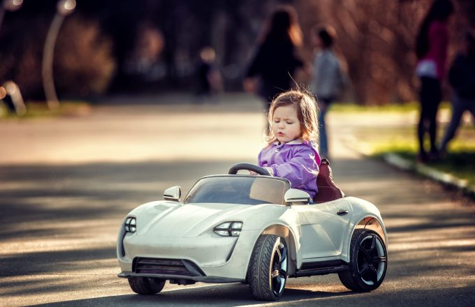 从“揾位难”到“等位烦”——香港充电破局的“快”与“慢”